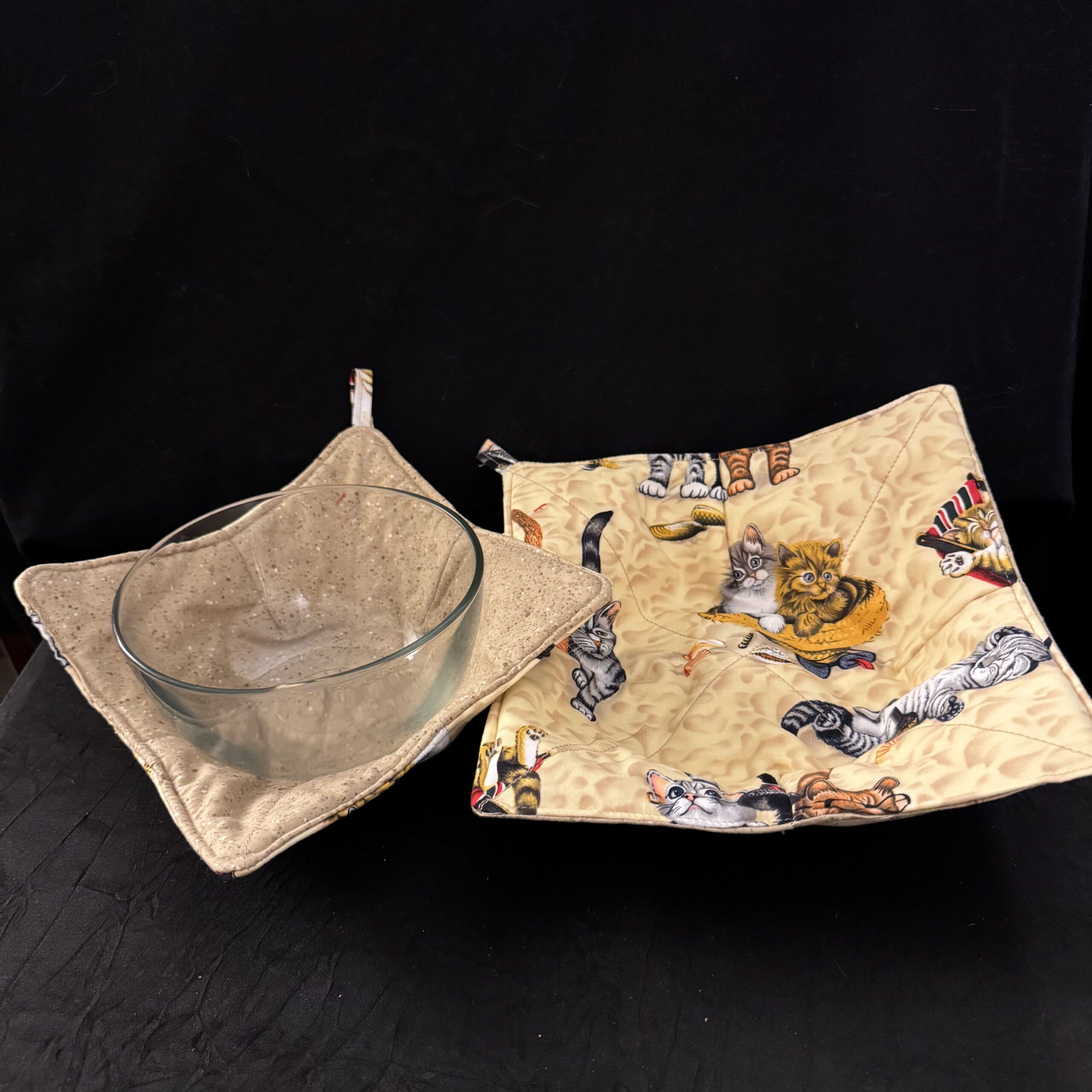 Bowl_holders-Moms_Bowls-Cats-Beach Cats Beach - Image 1