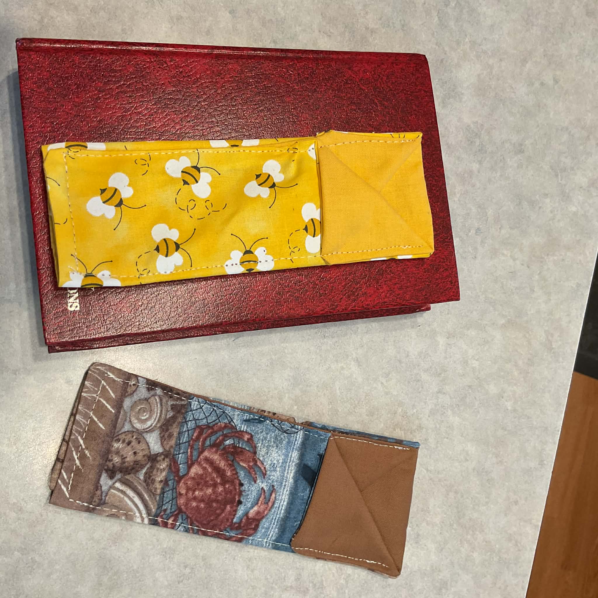 Pen_and_Page_Bookmarks-Bees Bees - Image 1